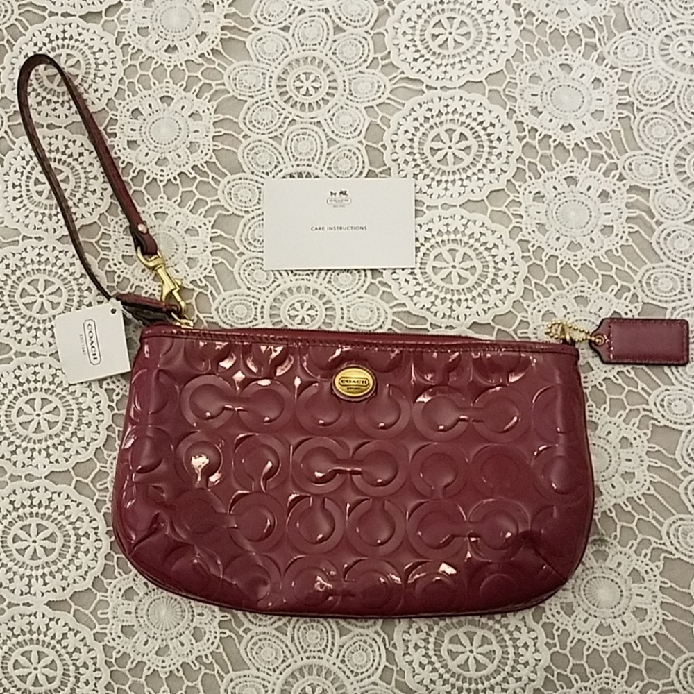 TAKING OFFERS Coach Peyton Patent Leather Wristlet
